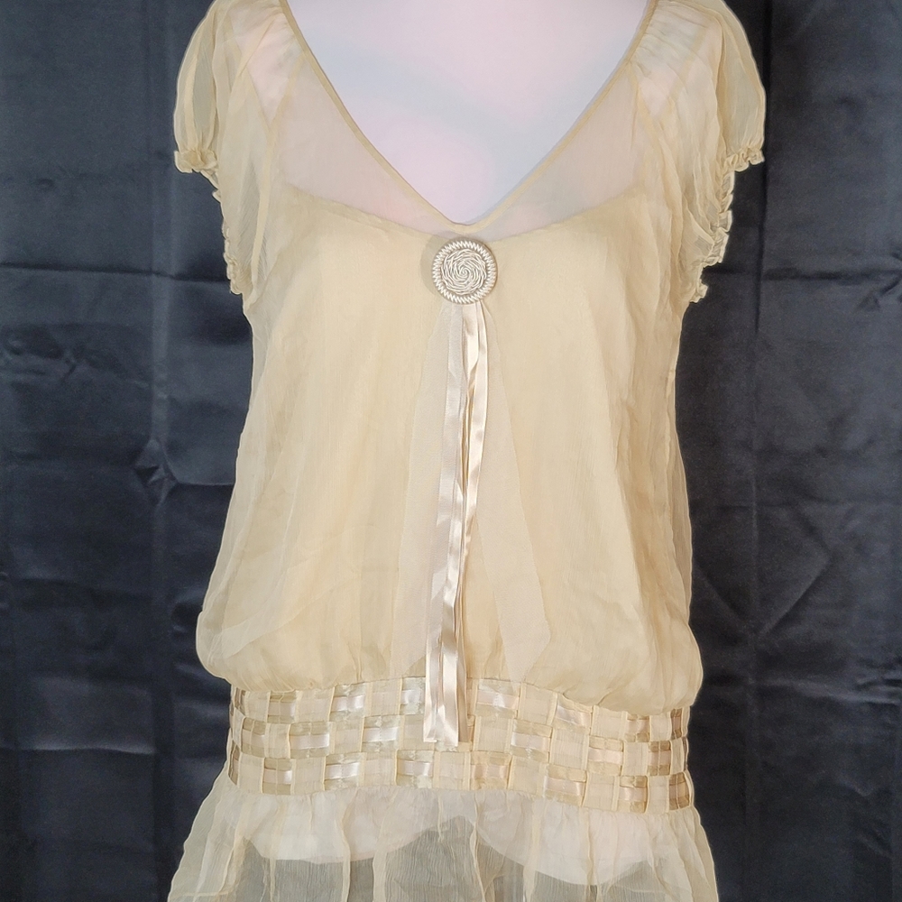 medium cream blouse  laundry by shelli segal